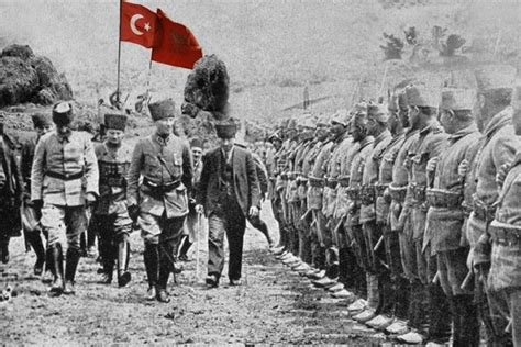 Çanakkale Savaşı: Osmanlı İmparatorluğu'nun Birinci Dünya Savaşı'ndaki Cesur Direnişi ve Mustafa Kemal Atatürk'ün Liderliği