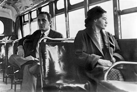 Montgomery Bus Boycott'a Karşı Sivil Direnişin Gücü ve Ayrımcılığa Meydan Okuyan Cesur Bir Kadın: Rosa Parks'ın Mirası